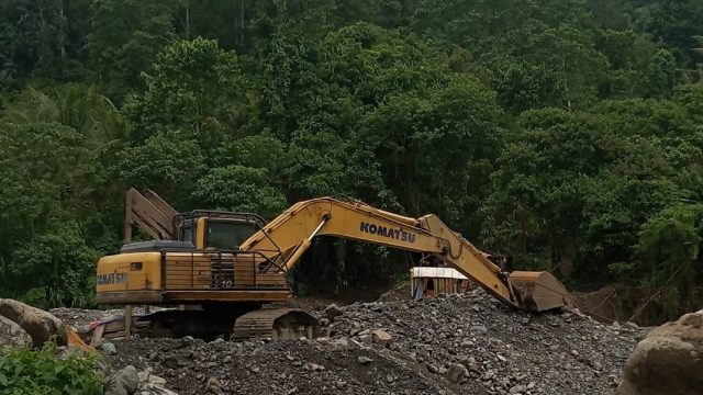 KPH Dolago-Tanggunung benarkan ekskavator sitaan beroperasi kembali di Peti Tombi
