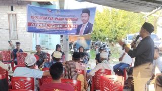 Anleg (ANggota Legislatif) Anggota DPRD Parigi Moutong, Sulawesi Tengah Arnold Oholai menyatakan siap mengawal berbagai usulan warga terkait urgensi pembangunan di desa. Foto: Rilis
