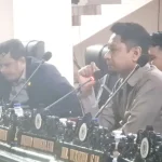 Anggota DPRD Parigi Moutong Mohammad Irfain menyampaikan pandangannya terkait aktivitas tambang tanpa izin pada rapat paripurna laporan Bapemperda di Parigi, Senin (15/6/2026). Foto: Iki