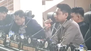 Anggota DPRD Parigi Moutong Mohammad Irfain menyampaikan pandangannya terkait aktivitas tambang tanpa izin pada rapat paripurna laporan Bapemperda di Parigi, Senin (15/6/2026). Foto: Iki