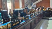 Anggota Komisi IV DPRD Parimo Arnold menyoroti masih adanya pungutan BBM Ambulans dari pasien rujukan di 23 Puskesmas. foto: Rifai Pakaya